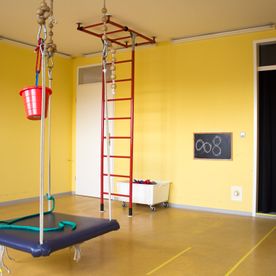 Einblicke in die Räumlichkeiten der Ergotherapie-Praxis: Turnen, Klettern, Springen - Unser Aktiv-Raum